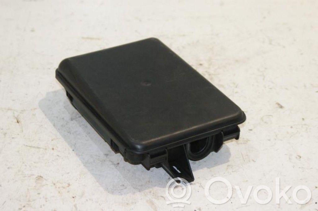 Volkswagen PASSAT B5 Coperchio scatola dei fusibili 