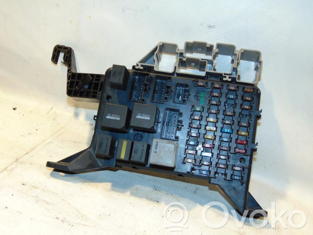 Ford Mondeo Mk III Fuse module 