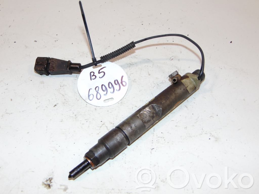 Volkswagen PASSAT B5 Inyector de combustible 