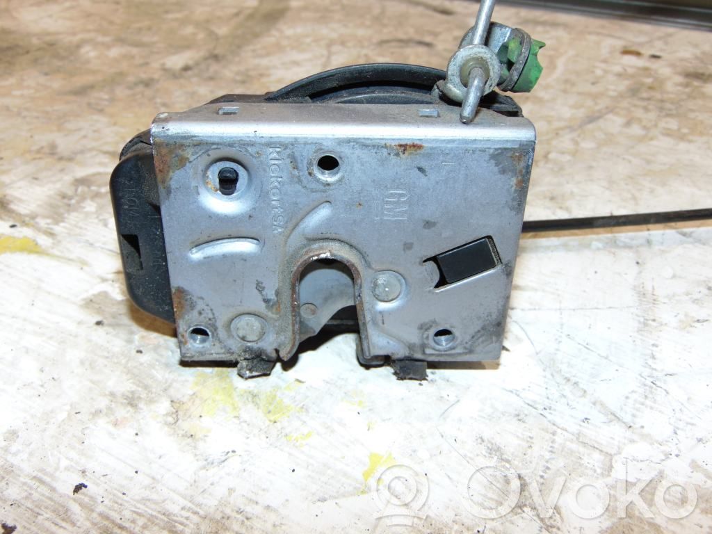 Opel Corsa C Priekšpusē slēdzene 