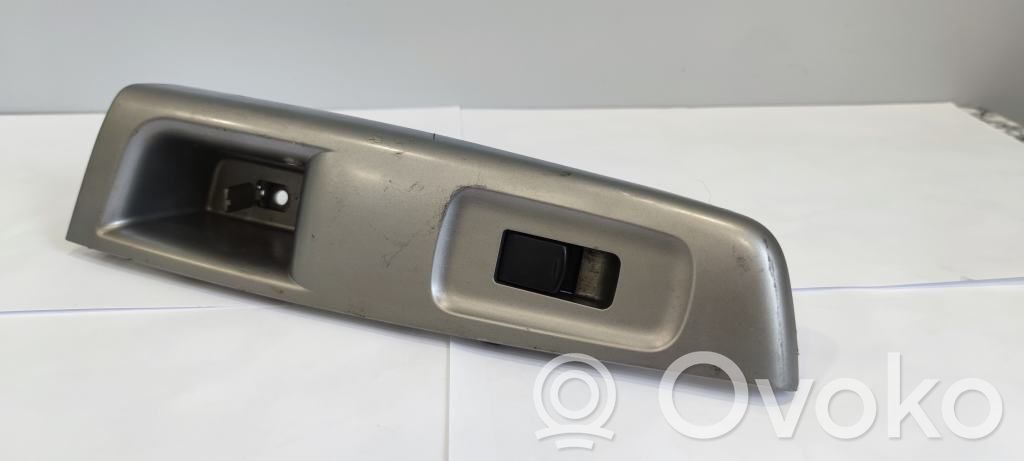 Electric window control switch   83071FG110