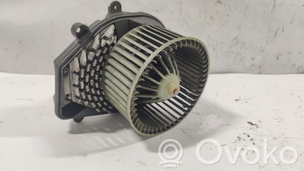 Audi A4 S4 B5 8D Heizungslüfter 