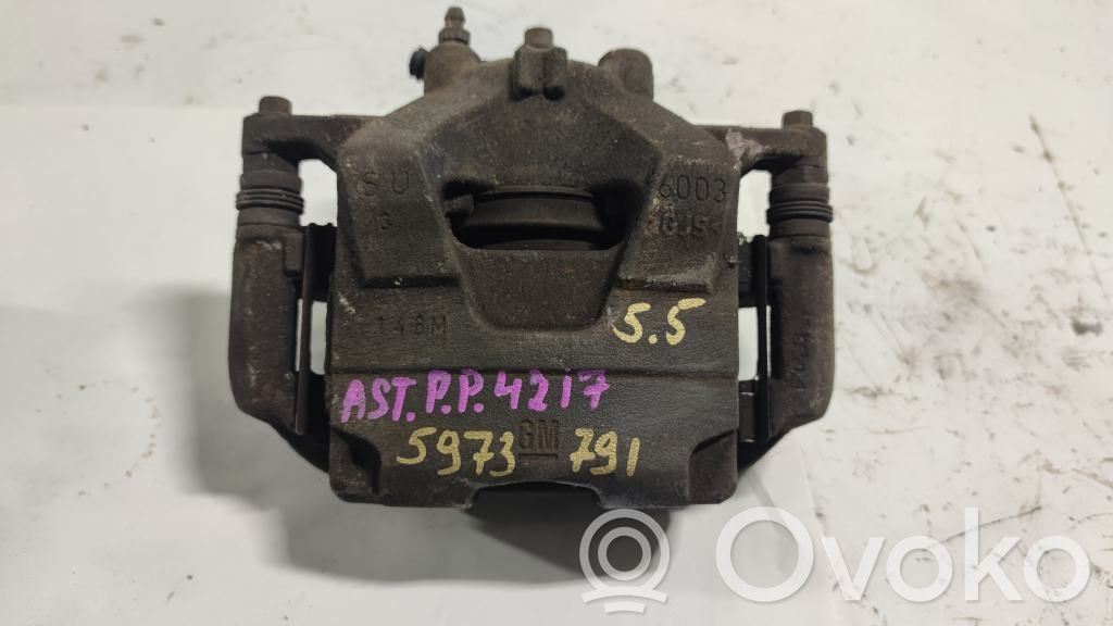 Opel Astra J Передний суппорт 