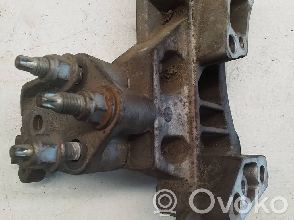 Engine mounting bracket   7V2Q6030AA,7V2Q6030BB