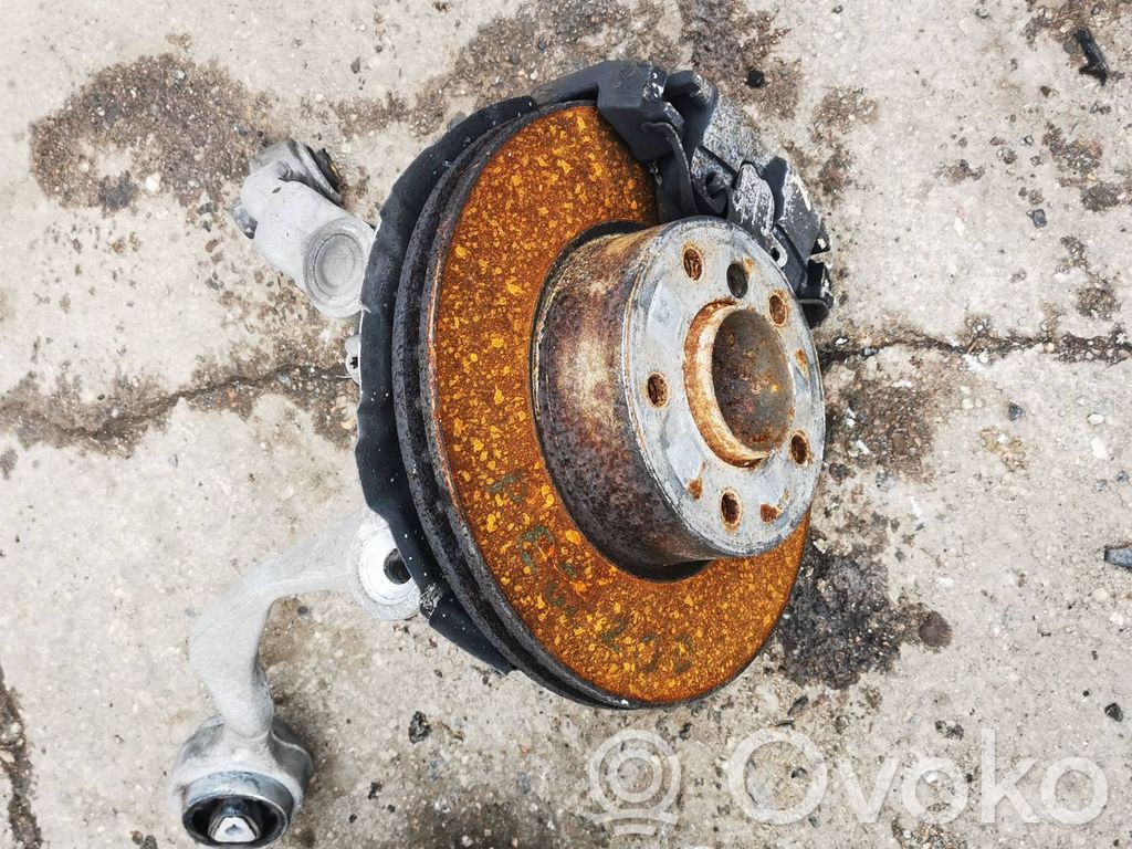 Front wheel hub spindle knuckle