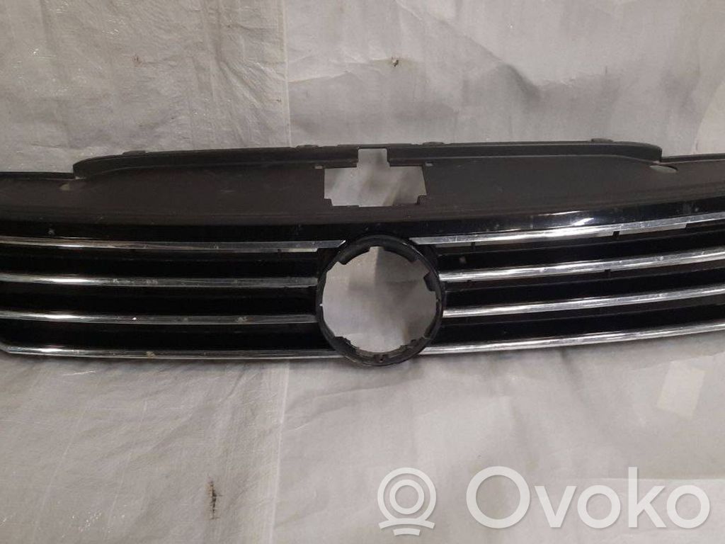 Volkswagen PASSAT B8 Maskownica / Grill / Atrapa górna chłodnicy 
