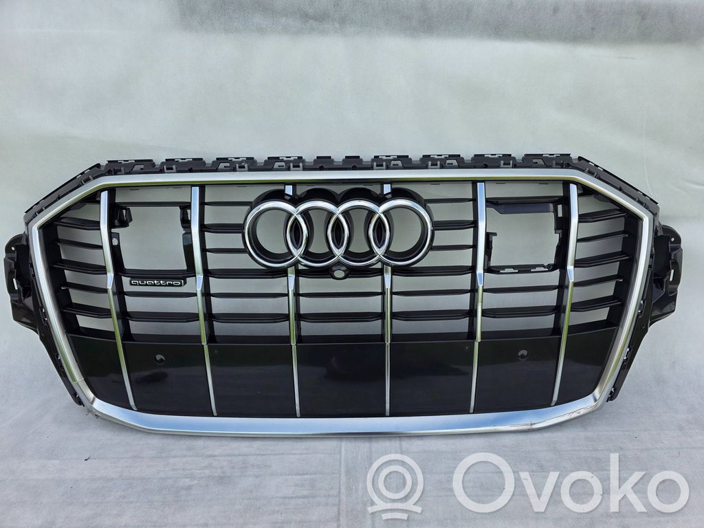 Audi Q7 4M Front bumper upper radiator grill 