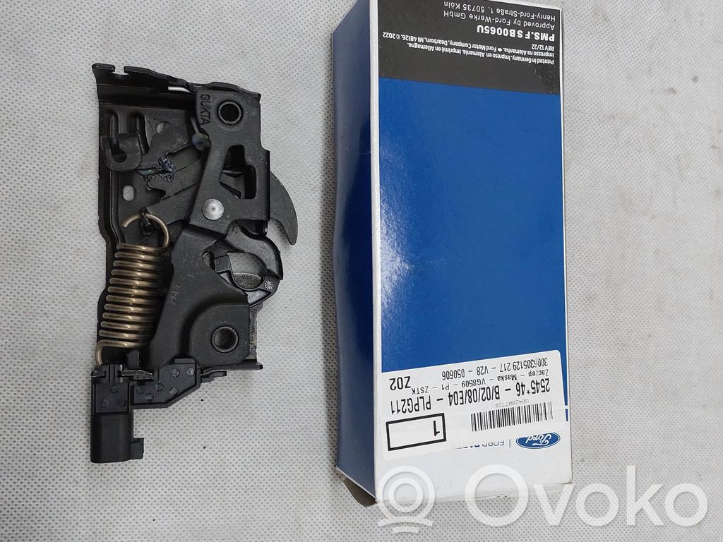 Ford Kuga II Tie down hook / loop 