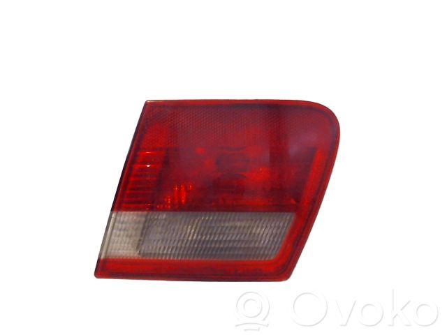 BMW 3 E46 Lampă spate în capacul portbagajului 