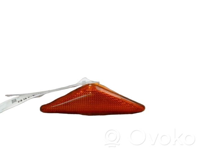 Front fender indicator light   4364357,1063385,1063835,1065645,1415078,15316519,15316539,1828913,185759001,1858916,1861913,3107399,3113399,3133399,4311404NUEY,4333985,4355478,4364357,44081560,44091560,44181560,4496772,4517451,509047,509053,509119,718120101250,FD1074139,FD4204139,XS4113K309AA,XS4X13K309AA,XS4X13K309AD,XS4X13K309AE
