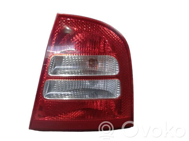 Lampa tylna   1U6945112C,16861632,177072,1U6945111C,1U6945112C,2021101011,2202521,291171,354074021,42424716,428032,6651903RUE,718121201471,75200714,7621932,7830190,89450202202,9EL354074021,GP0689,SK0224153,SK0224153VIS