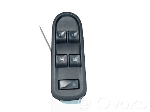 Dacia Duster Electric window control switch 