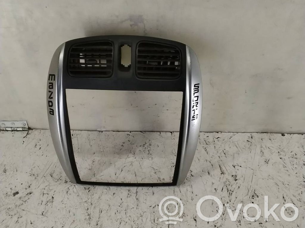 Mazda Premacy Rejilla de ventilación central del panel 