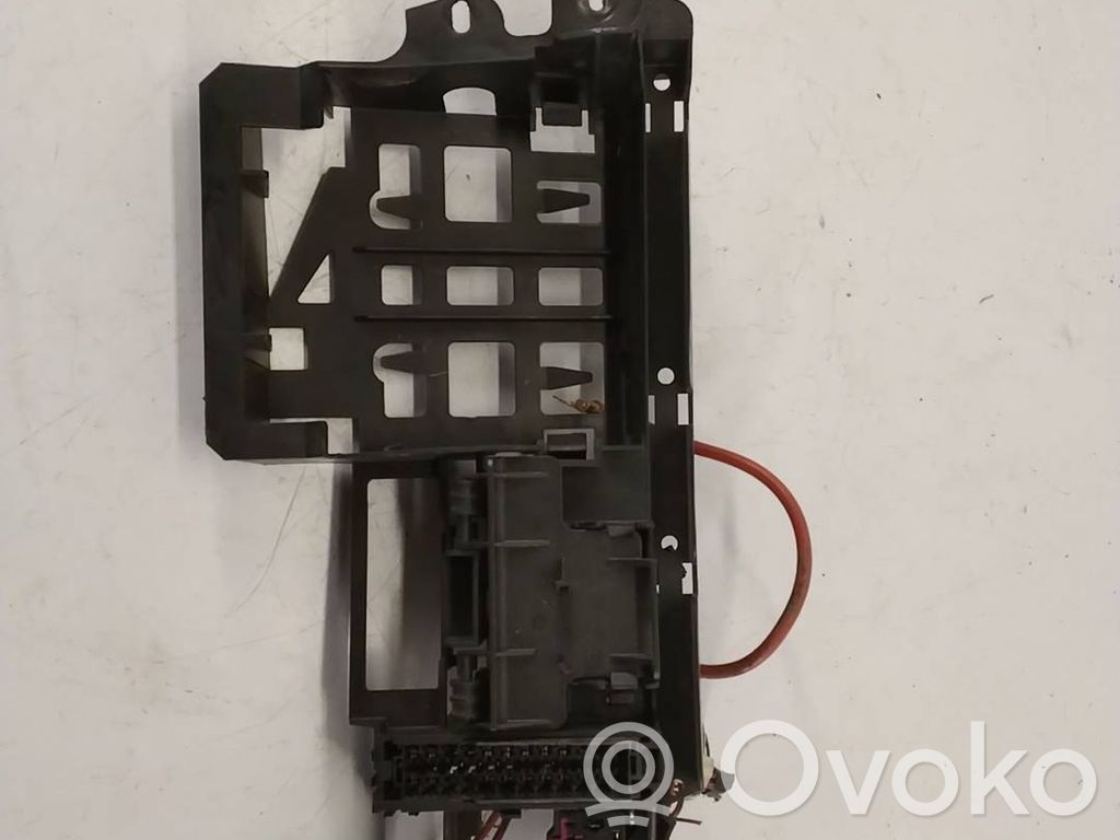 Drošinātāju bloks   4E0971845