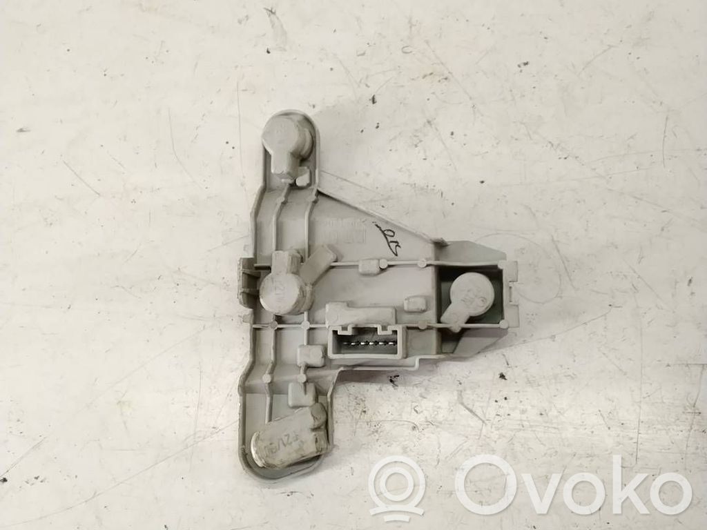 Toyota Corolla E120 E130 Takavalon polttimon suojan pidike 