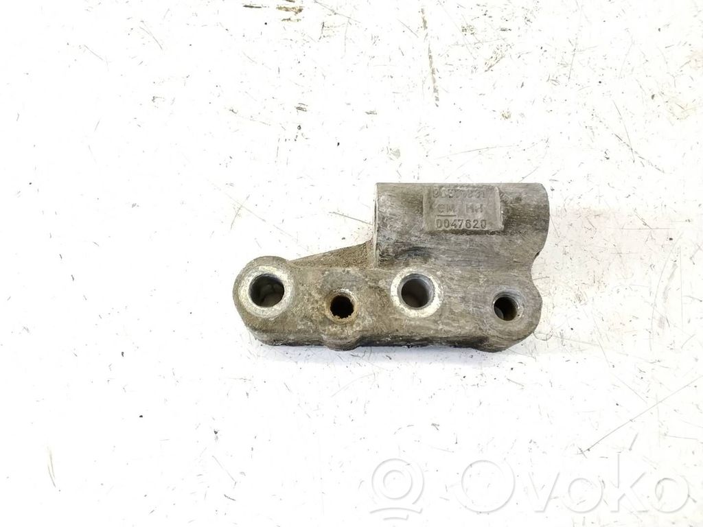 Opel Vectra B Engine mounting bracket 