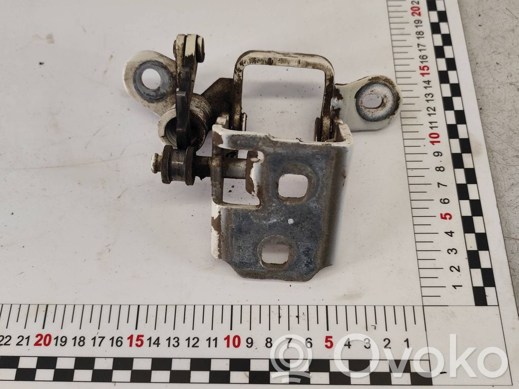 Fiat Freemont Bisagra inferior de la puerta trasera 