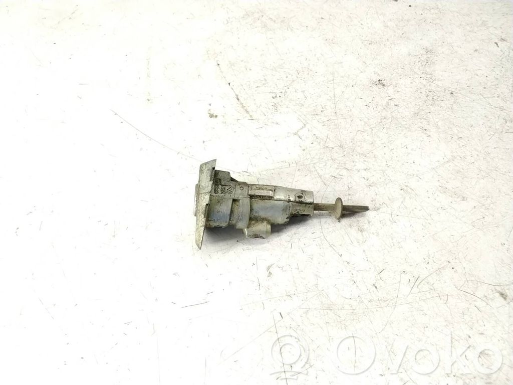 Volkswagen PASSAT B6 Serratura portiera anteriore (vicino alla maniglia) 