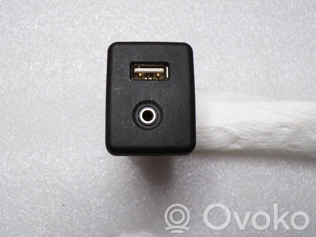 Opel Insignia A Enchufe conector USB 