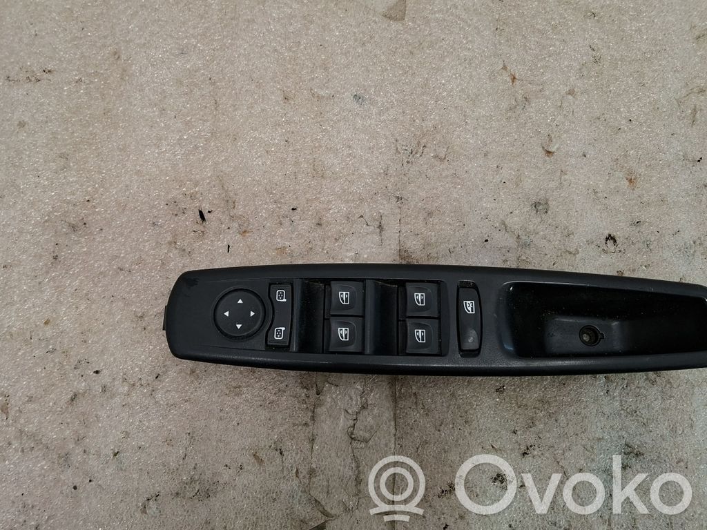 Renault Megane III Electric window control switch 