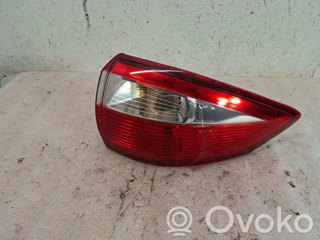 Ford C-MAX II Rear/tail lights 
