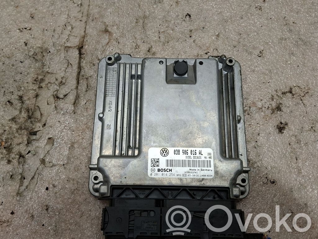 Volkswagen Transporter - Caravelle T5 Sterownik / Moduł ECU 