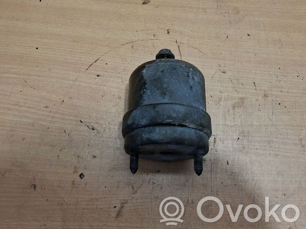 Volkswagen Transporter - Caravelle T4 Engine mount bracket 