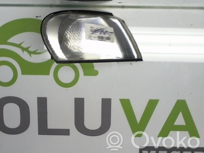 Opel Vectra B Kierunkowskaz błotnika przedniego 