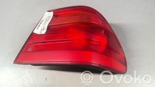 Mercedes-Benz E W210 Feux arrière / postérieurs