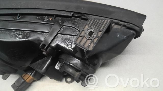 Hyundai Elantra Lampa przednia 