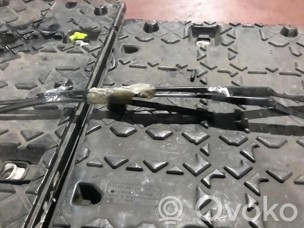 Audi A3 S3 A3 Sportback 8P Braccio della spazzola tergicristallo anteriore