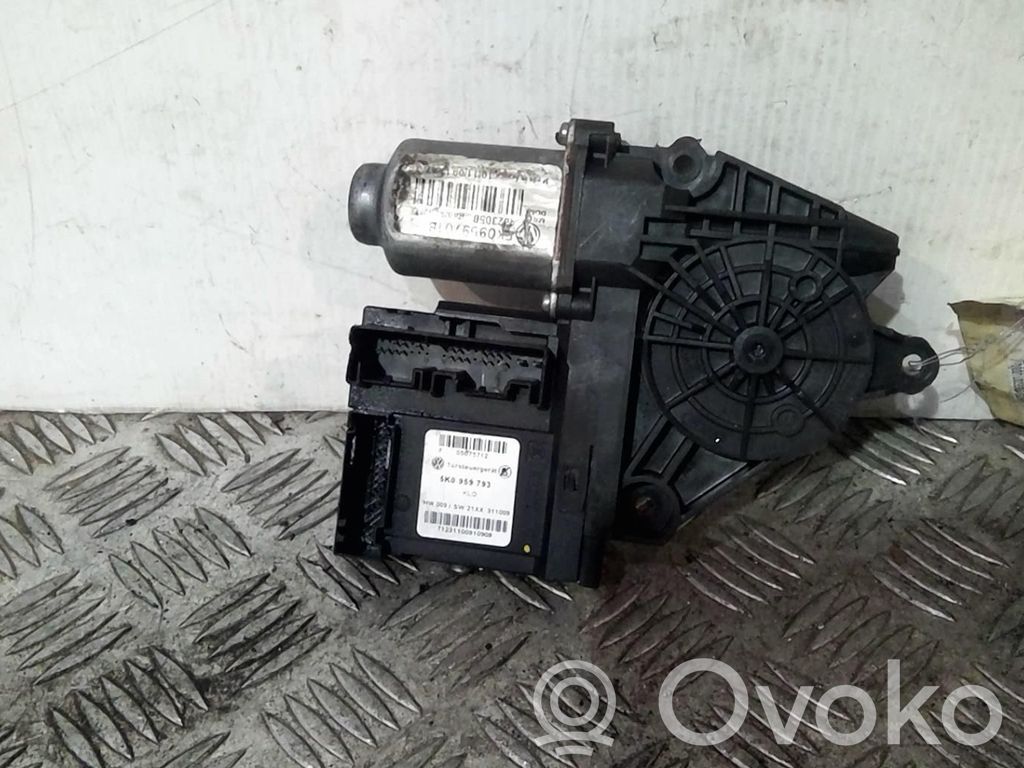 Volkswagen Golf VI Silnik regulatora szyby drzwi przednich 