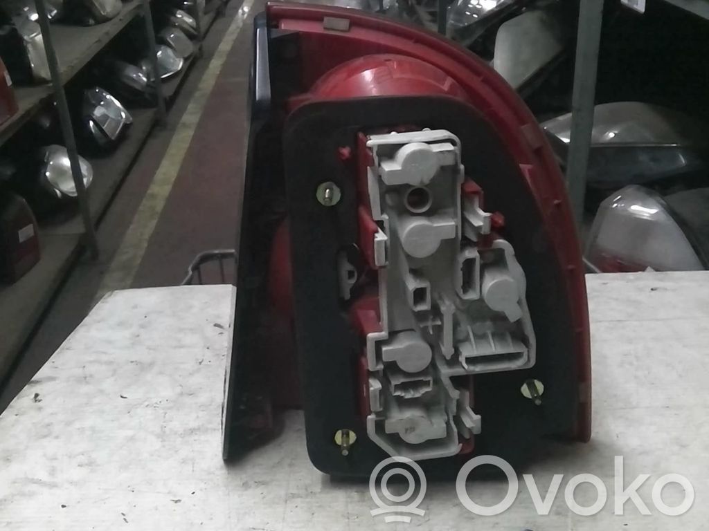 Volkswagen PASSAT B5.5 Lampă spate în caroserie 