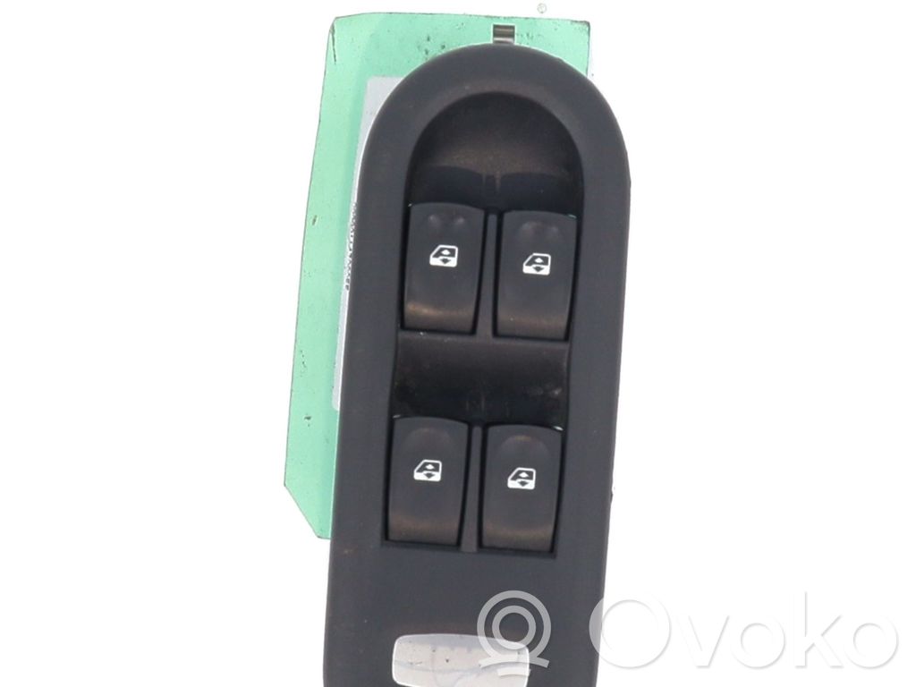 Interrupteur commade lève-vitre   8200214945