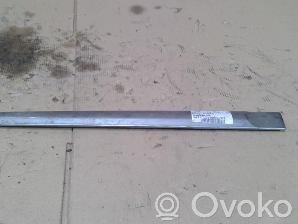Listwa drzwi tylnych   828709U000