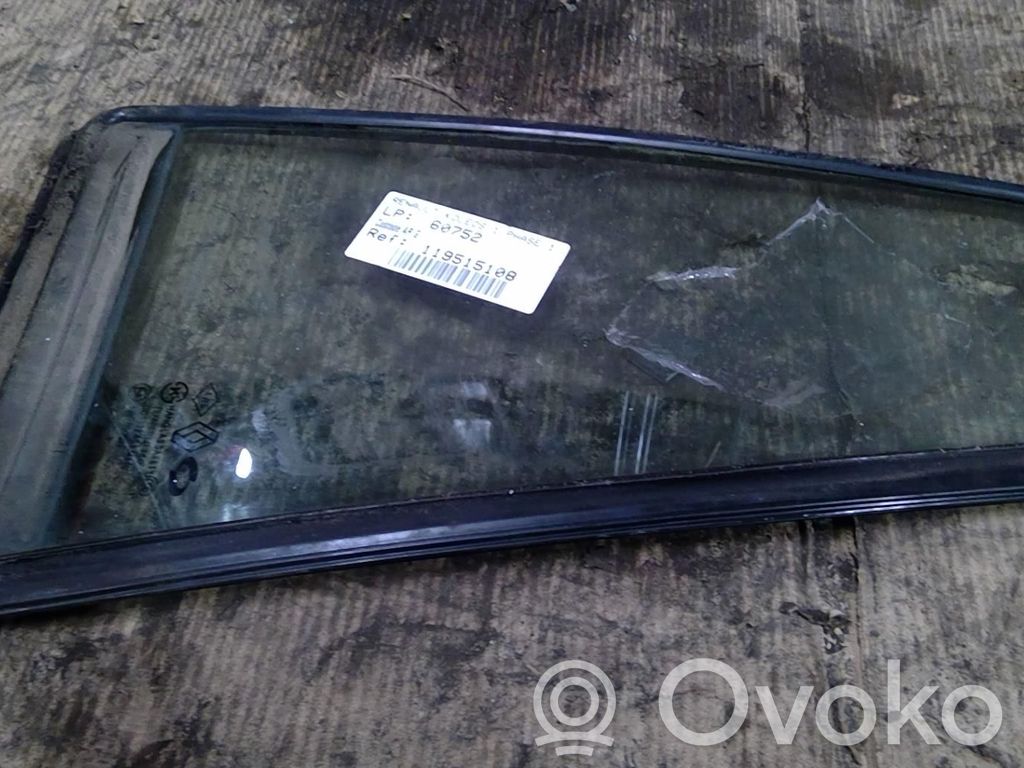 Renault Koleos I Ventanilla de ventilación de la puerta trasera 