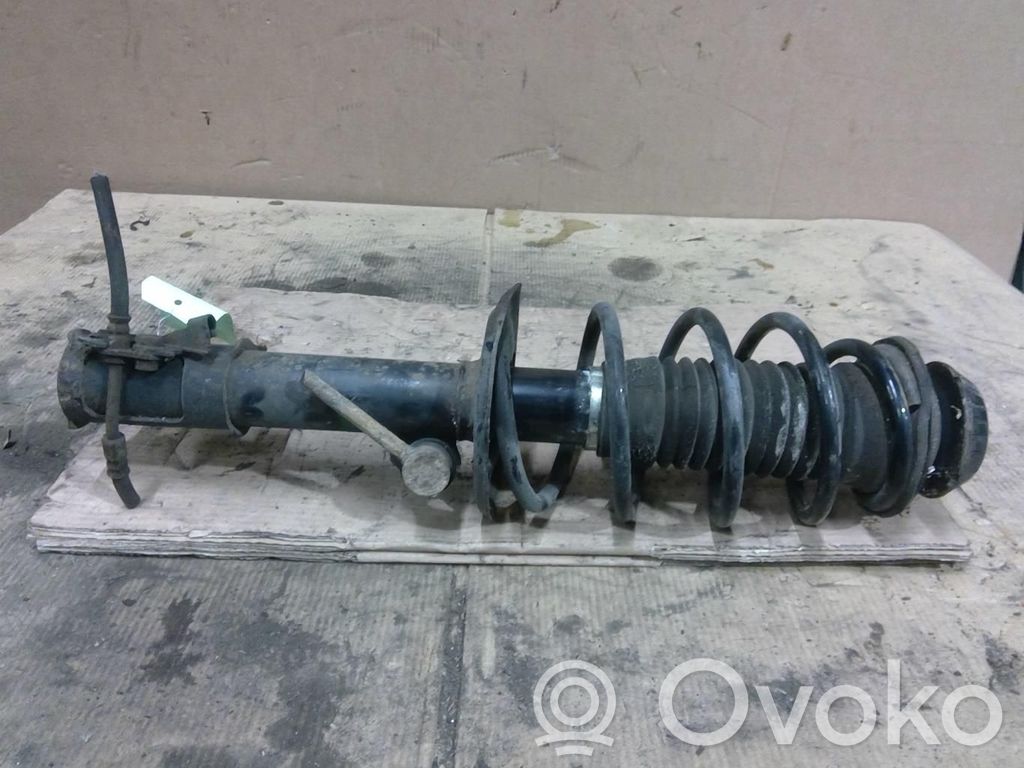 Toyota Yaris Amortyzator osi przedniej ze sprężyną 