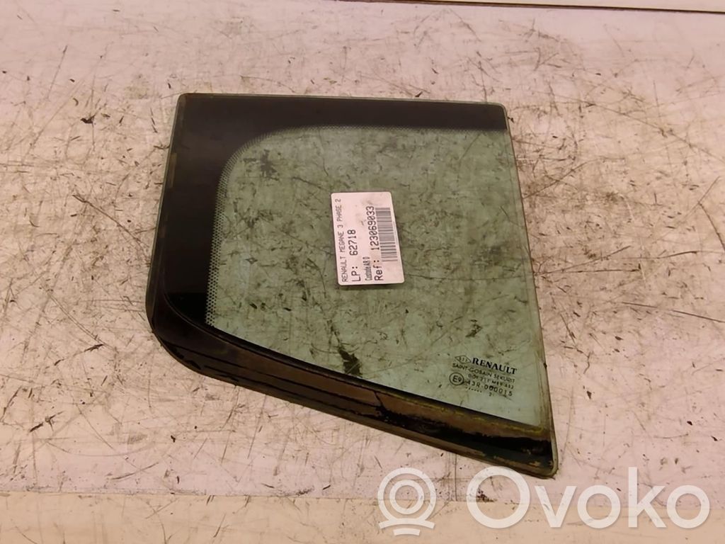 Renault Megane III Ventanilla de ventilación de la puerta trasera 
