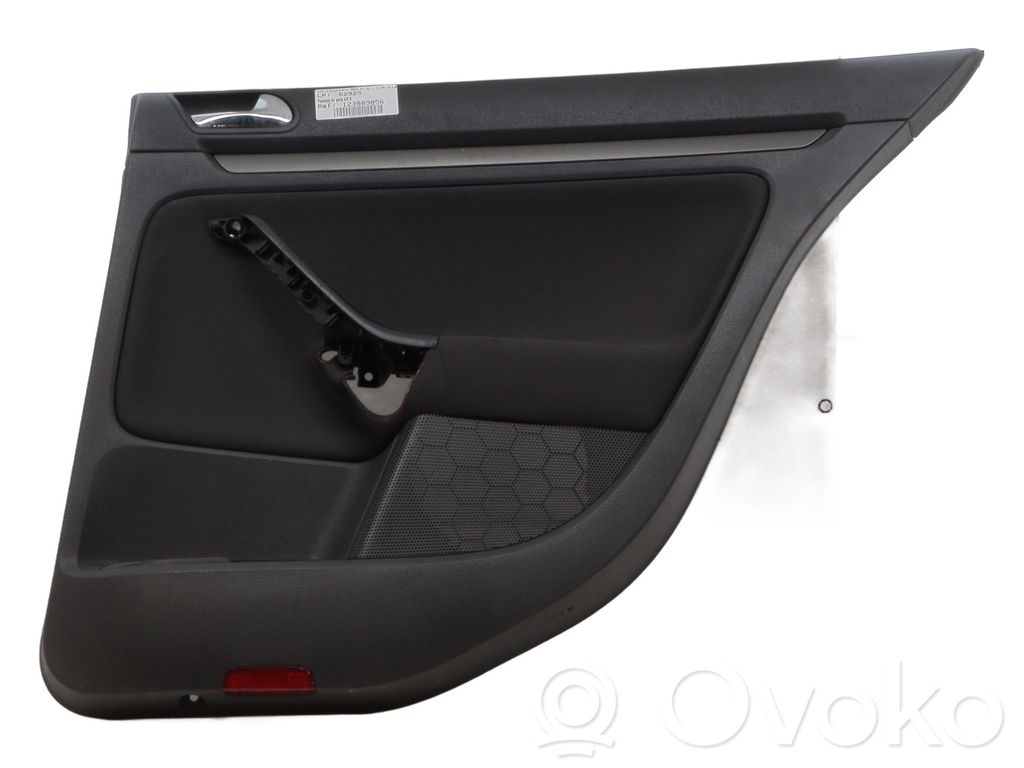Volkswagen Golf V Takaoven verhoilu 
