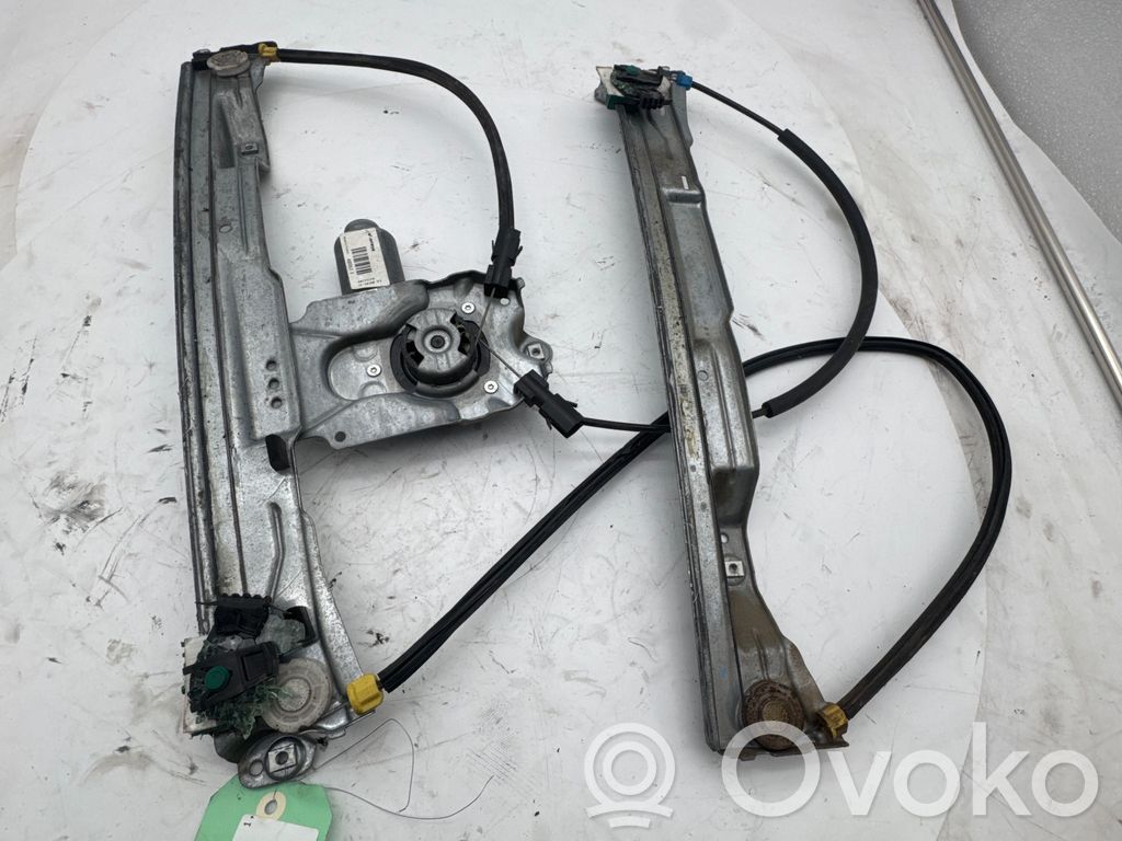 Renault Clio III Macara ușă față cu motor 