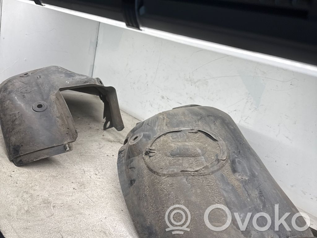 Renault Megane II Nadkole przednie 