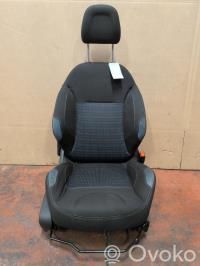 Peugeot 208 I Etumatkustajan istuin