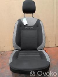 Dacia Sandero Etumatkustajan istuin