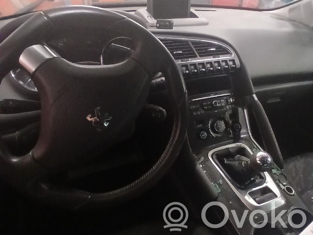 Peugeot 3008 I Aizmugurē durvju dekoratīvā apdare (moldings)