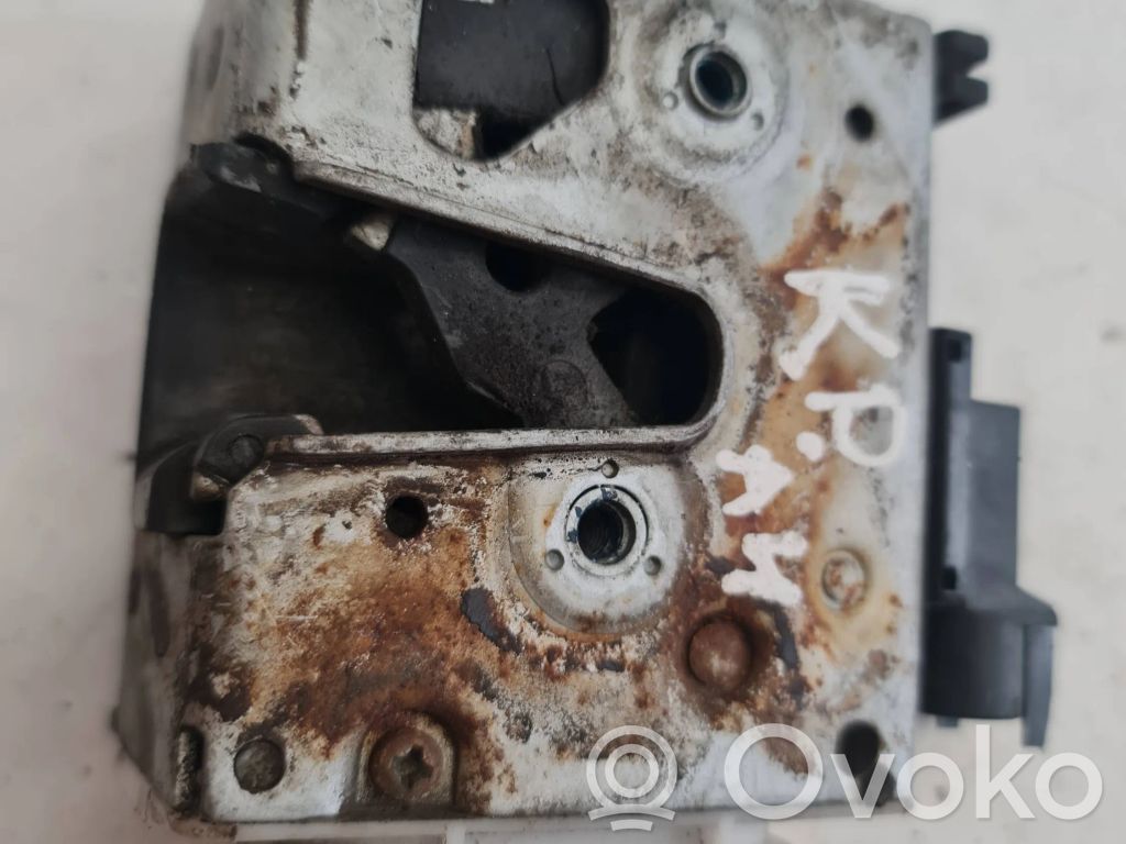 Audi A4 S4 B5 8D Front door lock 