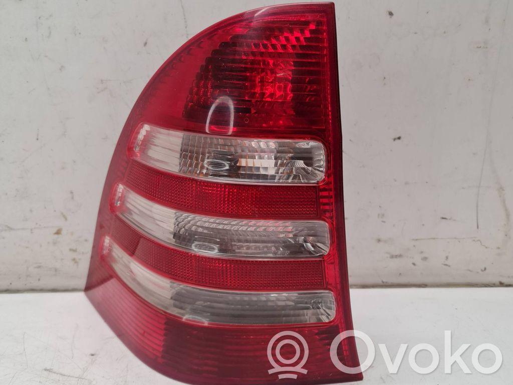 Mercedes-Benz C W203 Lampă spate în caroserie 