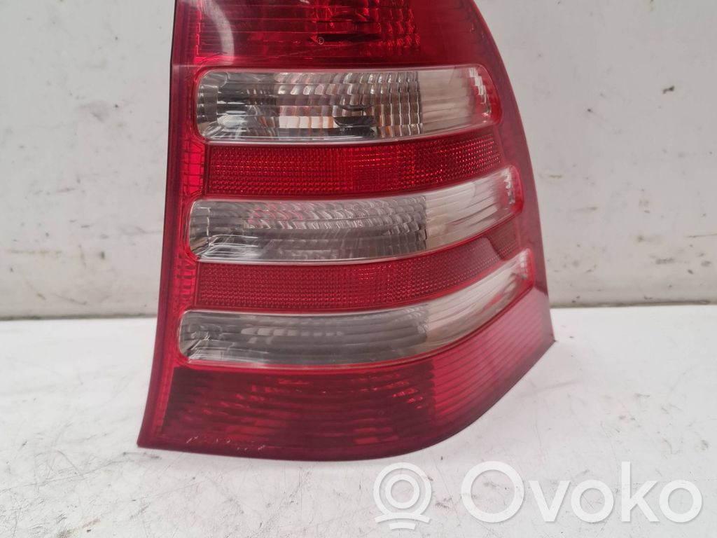 Mercedes-Benz C W203 Lampă spate în caroserie 