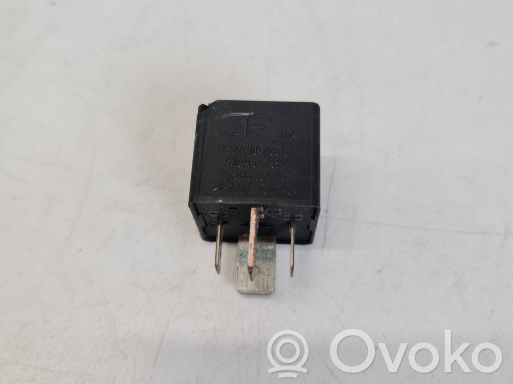 Other relay   7M0951253A,V23136J6X45