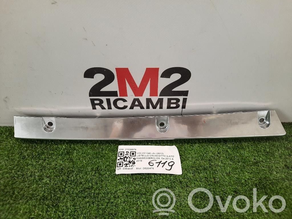 Volvo V40 Windshield trim 