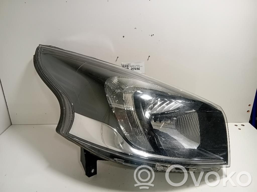 Opel Vivaro Передняя фара 